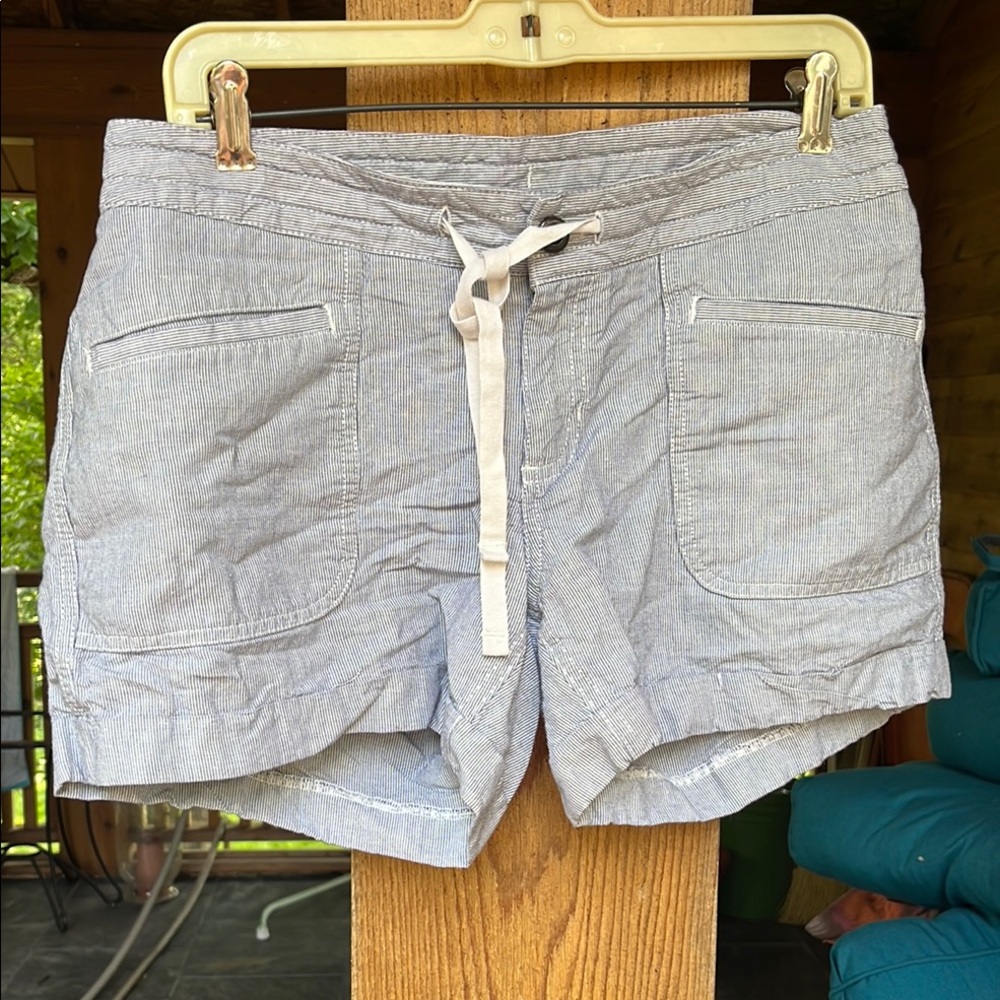 The North Face Gray linen Shorts Lightweight and Comfortable